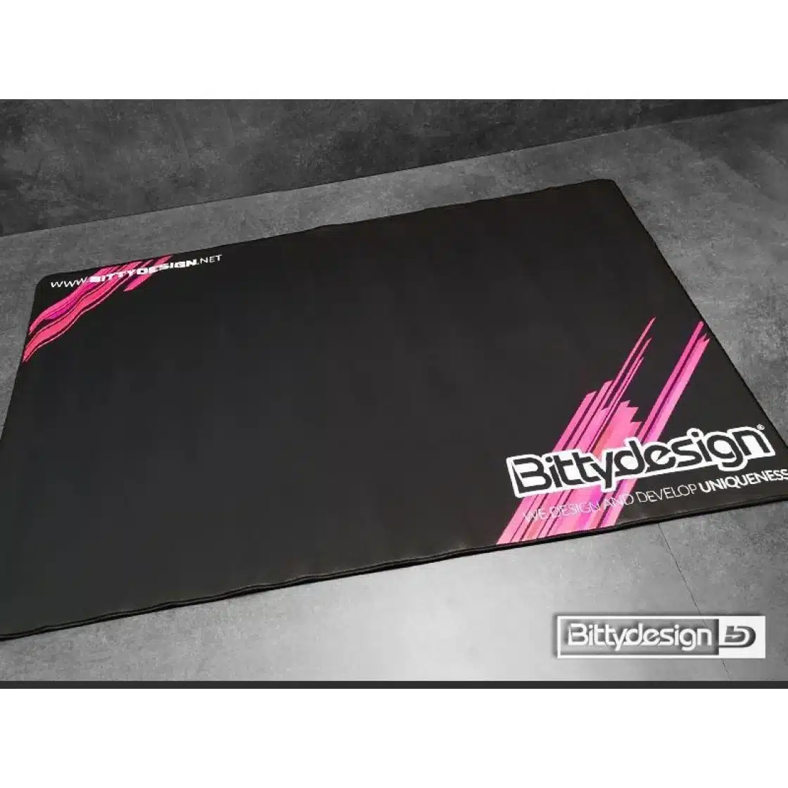 Bittydesign TABLE PAD 2018 (Schrauberunterlage) 105x63cm Bittydesign TABLE PAD 2018 (Schrauberunterlage) 105x63cm